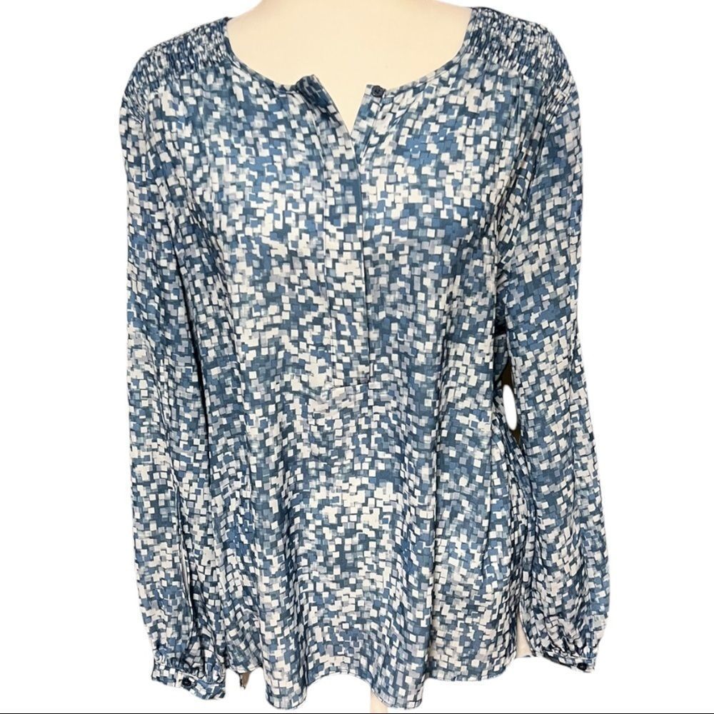 NWT H by Halston Blue and White Geometric Silky Tunic Blouse Split Long Sleeve L
